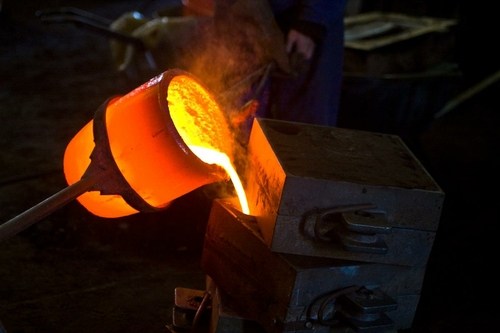 Votre fondeur à Plérin réalise une coulée de métal